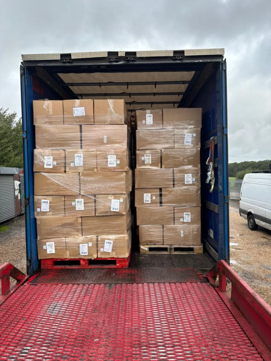 Склад L-TEX — зберігання оптового Bric-a-Brac з Британії