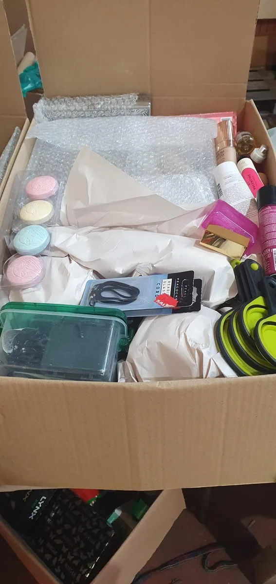 Британський Bric-a-Brac гуртом — кераміка, статуетки, дрібниці