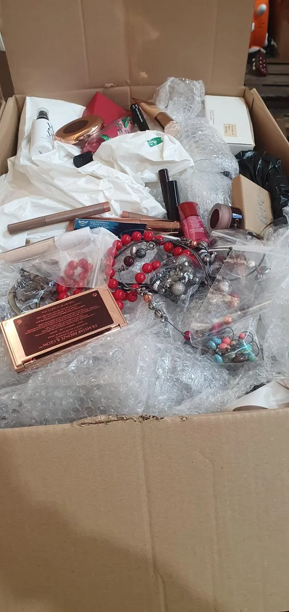 Оптові коробки Bric-a-Brac з UK — різноманітний вміст